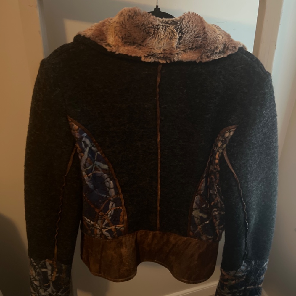 Faux fur jacket - Picture 3 of 3